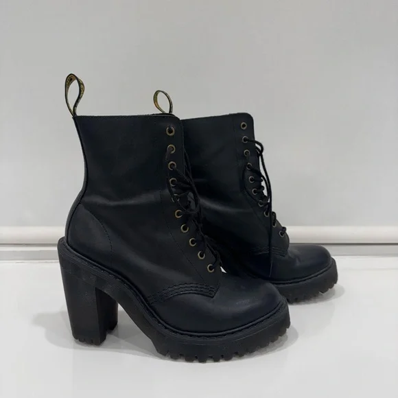 DR MARTENS KENDRA HEELED BOOT Size:5 - Picture 2 of 8